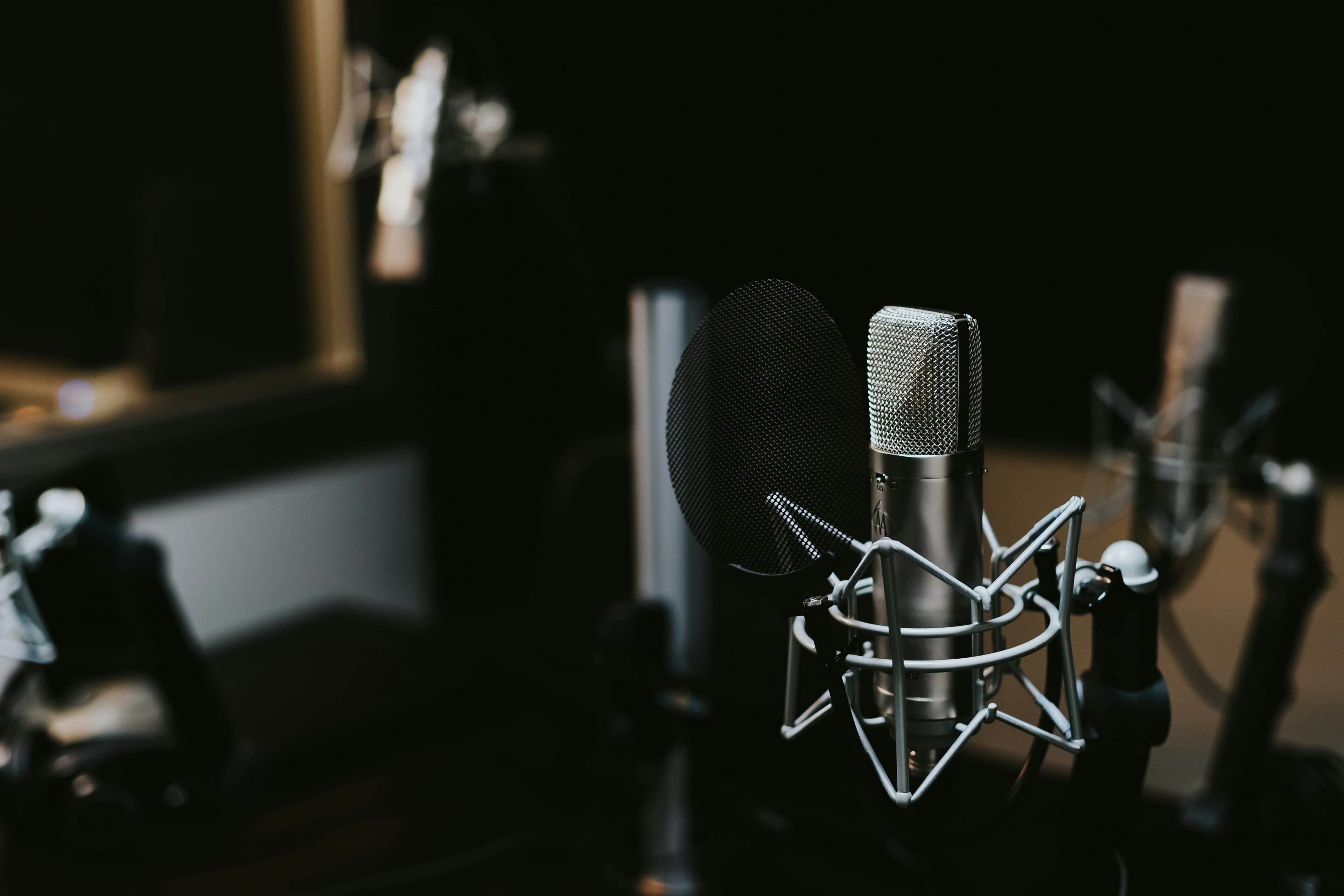 Podcast Studio vs Home Setup: Which Is Actually Better for New Indian Podcasters?